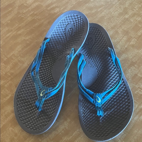 OluKai Blue and Black Sandals size 7 - Picture 2 of 8